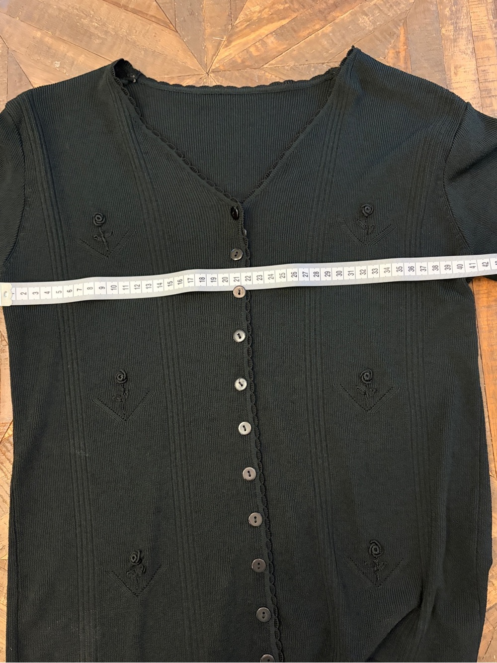 Vintage Rose Embroidered Button Down - M - Picture 3 of 5